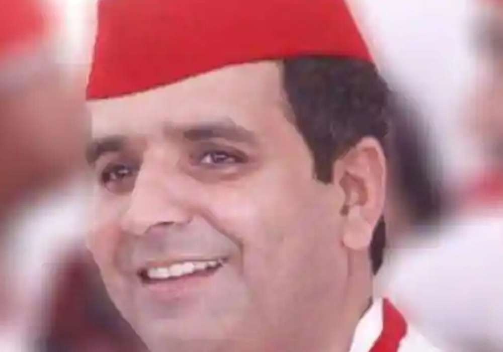 अखिलेश यादव के चचेरे भाई को कोरोना वायरस पॉजिटिव, नाम जानकार हो जाएंगे चिंतित