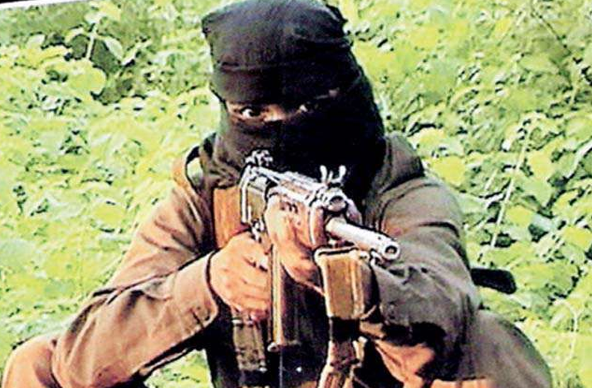 पुलिस के सामने ही हुआ ग्रामीणों का नक्सलियों से युद्ध, नक्सली कमांडर की मौत