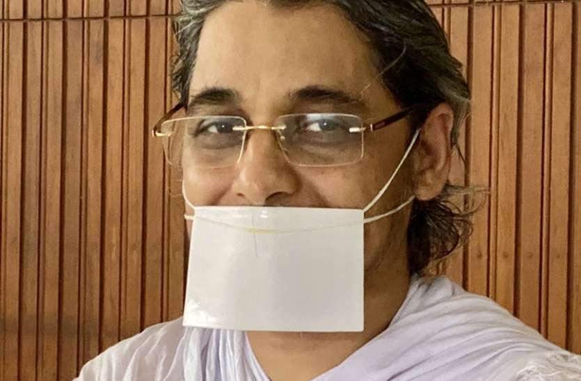 पापी व्यक्ति कलह में रुचि रखता है पापी व्यक्ति कलह में रुचि रखता है