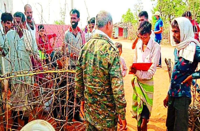 बाल विवाह की सूचना पर पहुंची टीम, परिजन बोले यहां तो कोई विवाह नहीं बाल विवाह की सूचना पर पहुंची टीम, परिजन बोले यहां तो कोई विवाह नहीं