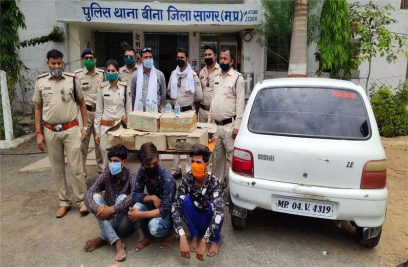 Police wrote on the car, searched and found out illegal liquor कार पर लिखा था पुलिस, तलाशी ली तो निकली अवैध शराब