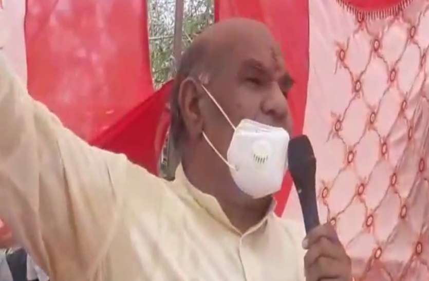 भाजपा विधायक बोले- देश में कोरोना संक्रमितों की संख्या 90 करोड़, पैसे कहीं से नहीं आ रहे हैं भाजपा विधायक बोले- देश में कोरोना संक्रमितों की संख्या 90 करोड़, पैसे कहीं से नहीं आ रहे हैं