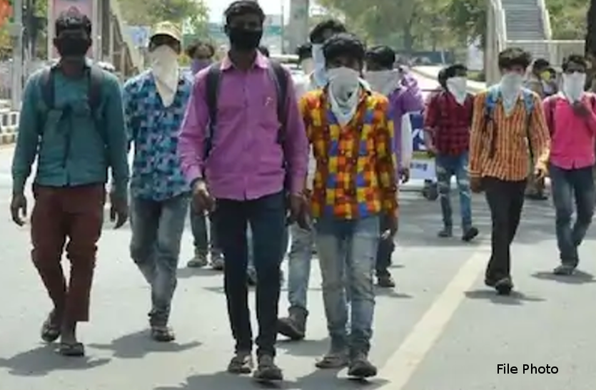 घर जाते समय क्वारंटाइन सेंटर का सामान भी साथ ले गए लोग, पहुंचाया बड़ा नुकसान घर जाते समय क्वारंटाइन सेंटर का सामान भी साथ ले गए लोग, पहुंचाया बड़ा नुकसान