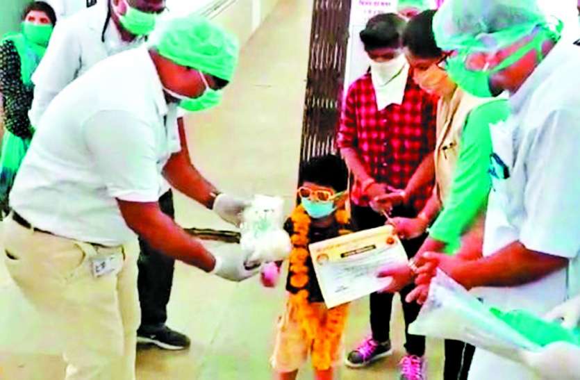 दिल्ली से लौटे देवर - भाभी, आशा कार्यकर्ता सहित देवास का जिम ट्रेनर कोरोना संक्रमित दिल्ली से लौटे देवर - भाभी, आशा कार्यकर्ता सहित देवास का जिम ट्रेनर कोरोना संक्रमित