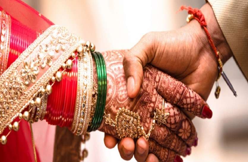 27_04_2020-marriage_2020427_142438.jpg दो सगी बहनों की होनी थी शादी, तभी पहुंच गए अधिकारी और रूकवा दी तैयारी, जानिए पूरा मामला