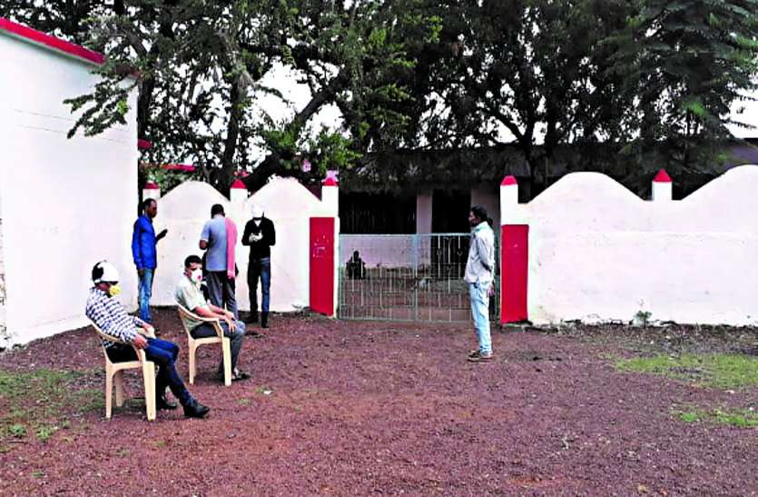 4 samples taken from health department on Sunday and 4 samples on Monday, sent to lab स्वास्थ्य विभाग द्वारा दपका से लिए गए रविवार को 4 और सोमवार को 4 सैंपल, लैब भेजे जांच को