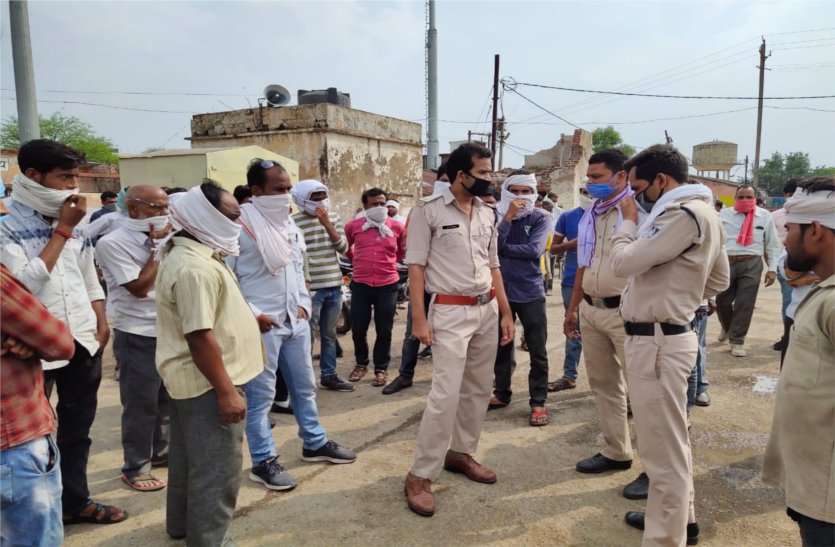 Assaulted with assistant sub inspector सहायक उप निरीक्षक के साथ कर दी मारपीट, एक घंटे डाक रही बंद