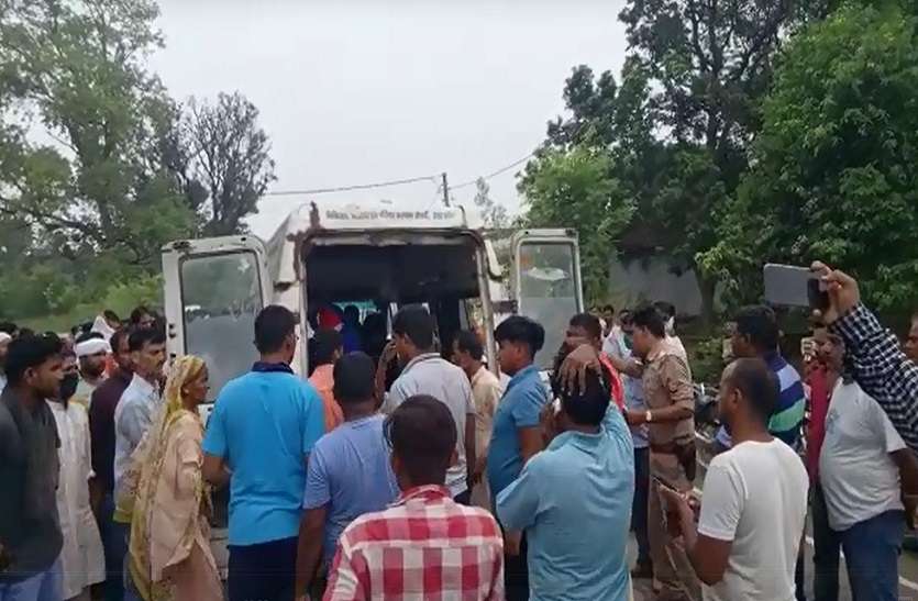 बोलेरो की भीषण टक्कर से बाइक सवार पति -पत्नी की मौत, परिजनों में मचा कोहराम, जांच में जुटी पुलिस बोलेरो की भीषण टक्कर से बाइक सवार पति -पत्नी की मौत, परिजनों में मचा कोहराम, जांच में जुटी पुलिस