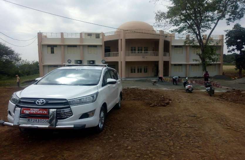 Education: 486 करोड़ का बजट आवंटित, डेढ़ वर्ष में तैयार होगा इस विवि का भवन Higher education: वर्षों बाद मिली थी सौगात, एक साल में ही दम तोडऩे लगा यह विश्वविद्यालय, सामने आई बड़ी वजह