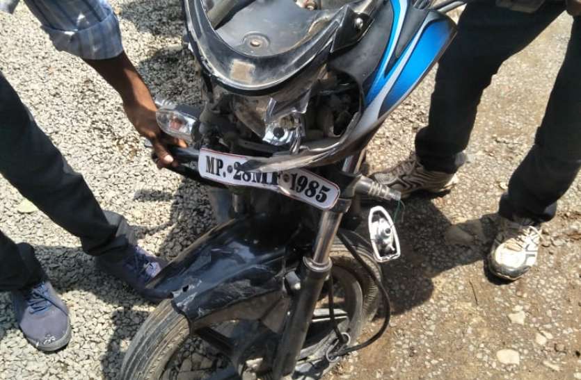 accident दो मोटर साइकिल में भिड़ंत एक की मौत, तीन घायल