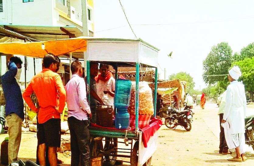 आम दिनों की तरह चल रही जिंदगी संक्रमण का नहीं रहा डर आम दिनों की तरह चल रही जिंदगी संक्रमण का नहीं रहा डर