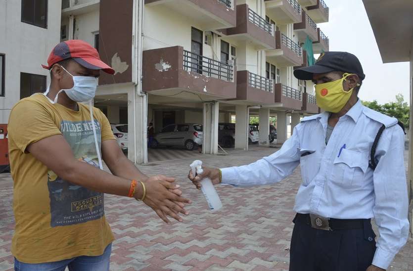 सावधानी बरती तो अब तक सुरक्षित हैं इस कॉलोनी में 36 परिवार सावधानी बरती तो अब तक सुरक्षित हैं इस कॉलोनी में 36 परिवार