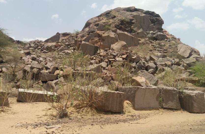 China's vulture sight is not on the treasure stone of Siwana चीन की गिद्ध दृष्टि सिवाना के खजाने के पत्थर पर तो नहीं