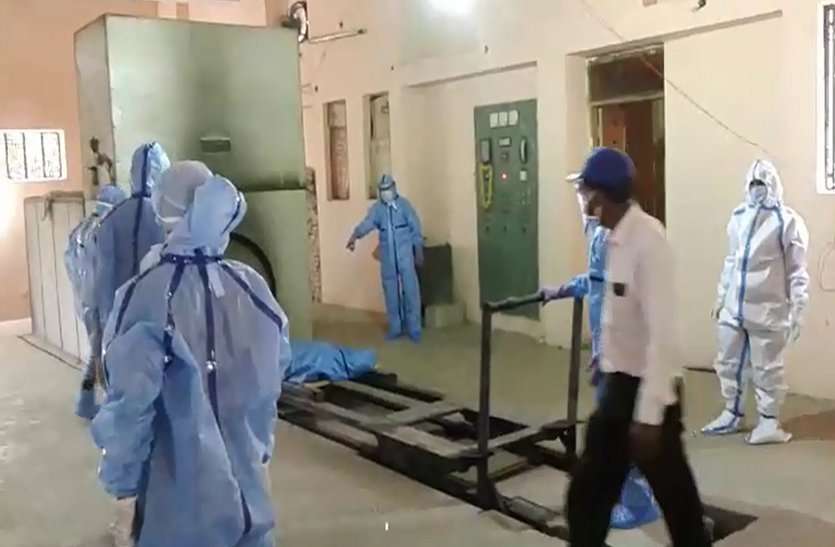 Corona Positive Patient Died Due To super speciality hospital gwalior breaking : जिले में कोरोना पॉजिटिव युवक की मौत, दिल्ली से आया था ग्वालियर