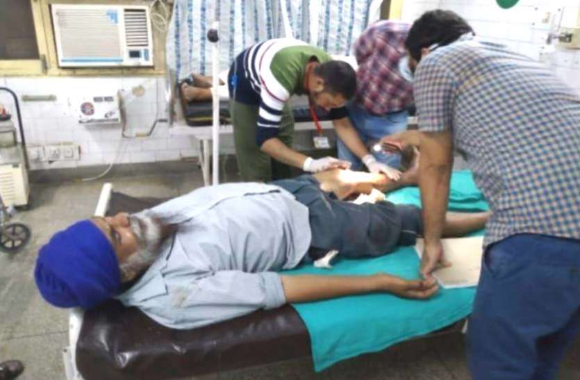 Injured in firing जमीनी विवाद को लेकर खूनी संघर्ष, गोलियां भी चलीं, चार गंभीर घायल