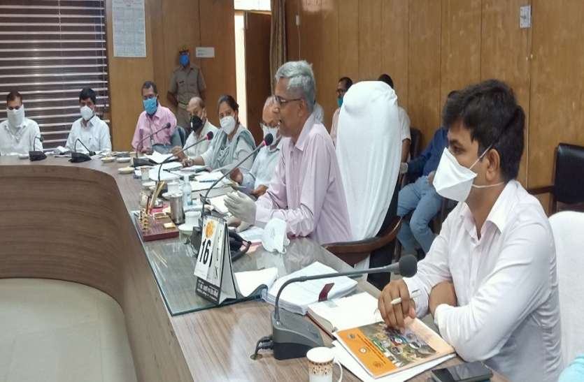 लखीमपुर खीरी को बाढ़ की विभीषिका से बचाने को डीएम ने बनाई रणनीति लखीमपुर खीरी को बाढ़ की विभीषिका से बचाने को डीएम ने बनाई रणनीति