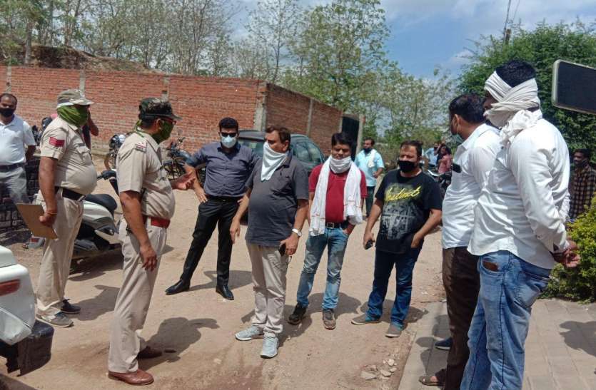 Dispute between traders in Civil Supplies Corporation office नागरिक आपूर्ति निगम कार्यालय में भिड़े दो व्यापारी, जमकर हुआ विवाद, मौके पर पहुंची पुलिस, देखें वीडियो