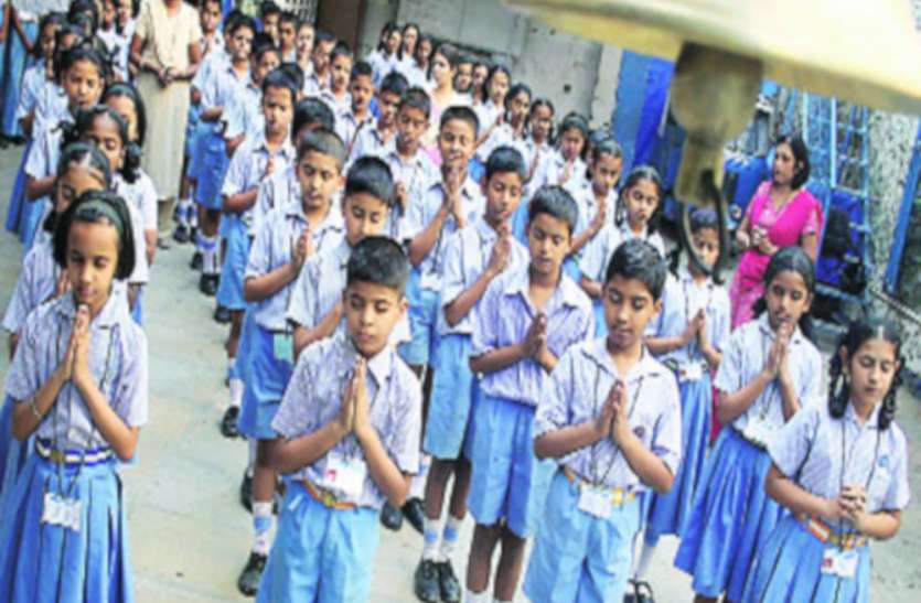 यूपी में इस तारीख से खुल सकते हैं स्कूल-कॉलेज, सरकार कर रही ऐसी तैयारी यूपी में इस तारीख से खुल सकते हैं स्कूल-कॉलेज, सरकार कर रही ऐसी तैयारी