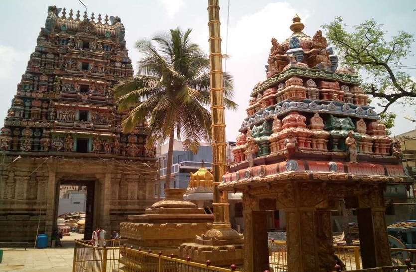 मंदिरों के कपाट खुले मगर पहले जैसी चहलपहल नहीं मंदिरों के कपाट खुले मगर पहले जैसी चहलपहल नहीं