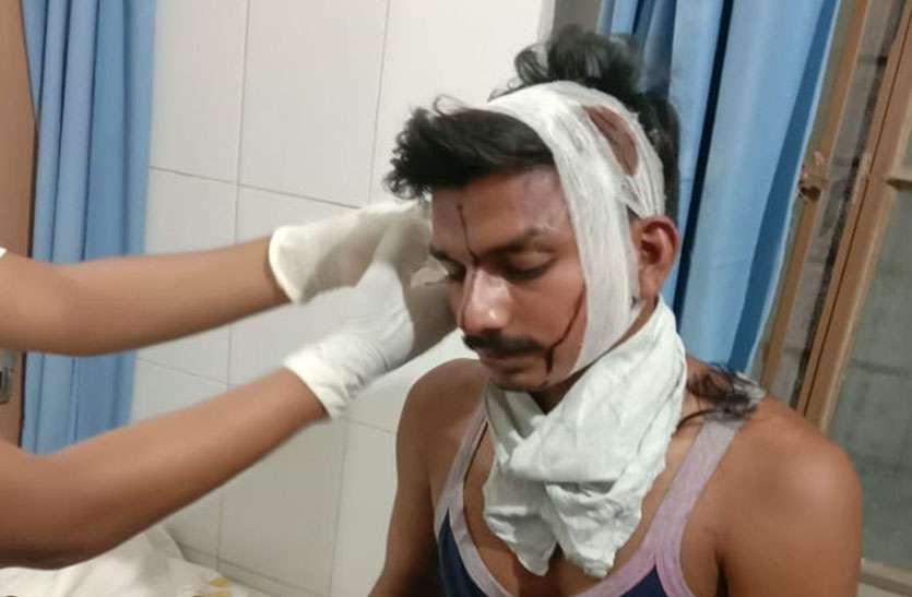 टोल प्लाजा पर मारपीट कर रुपए छीन टोल प्लाजा पर मारपीट कर रुपए छीन