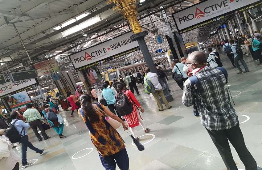 Mumbai Local Train : 75 हजार लोगों ने किया लोकल का सफर