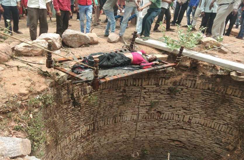 Husband-wife dead : couple jump into the well in s hivpuri