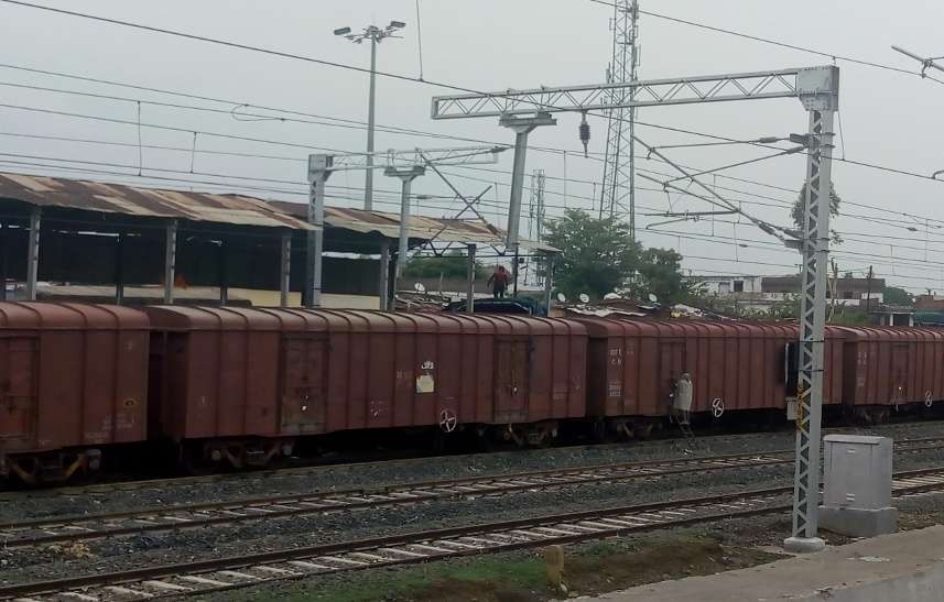 Railway: किसानों को आ रही यह समस्या, रेलवे में इस वैकल्पिक व्यवस्था से होगी परेशानी दूर