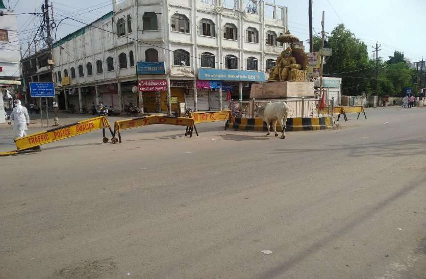 total lockdown in dabra today शहर सहित अंचल में टोटल लॉकडाउन, पिछोर में एक दर्जन दुकानदारों के काटे चालान