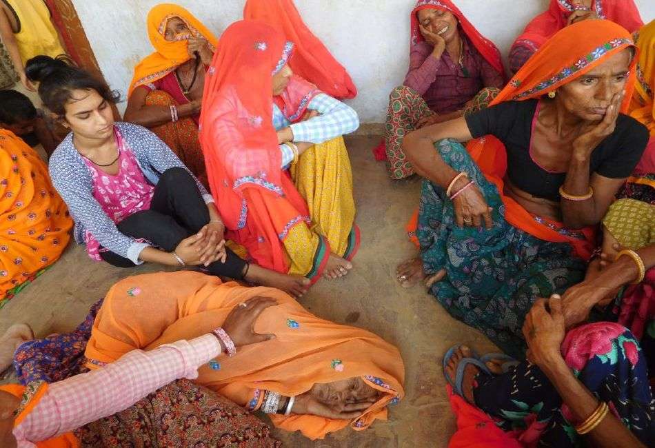 दौसा : फंदे से झूल देवर-भाभी ने की आत्महत्या