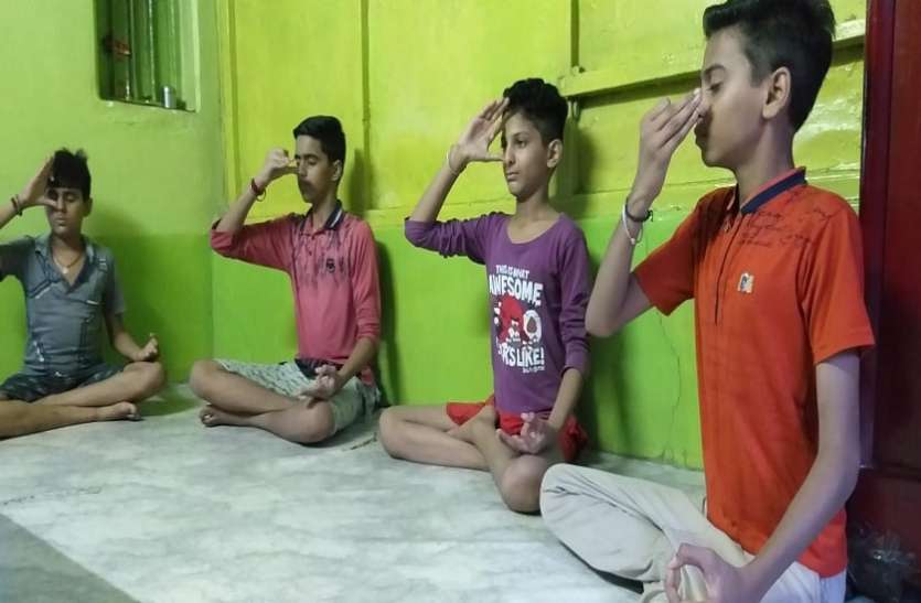 YOGA CLASS ONLINE IN BENGAL-श्रीकृष्ण योग ट्रस्ट की योग कक्षा हुई फेसबुक लाइव YOGA CLASS ONLINE IN BENGAL-श्रीकृष्ण योग ट्रस्ट की योग कक्षा हुई फेसबुक लाइव
