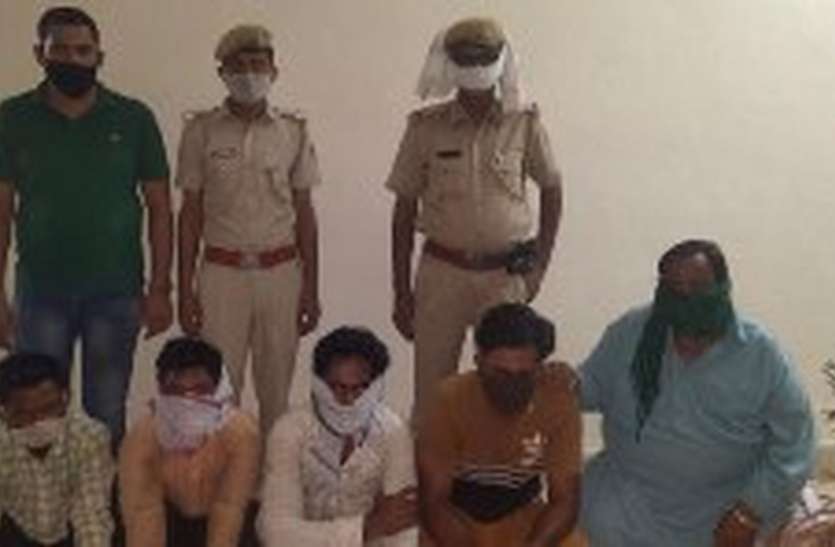 50 लाख का ऑटो पार्ट का माल बरामद, पांच आरोपी गिरफ्तार 50 लाख का ऑटो पार्ट का माल बरामद, पांच आरोपी गिरफ्तार