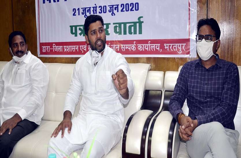 राज्य के कर का हिस्सा देने में देरी कर विकास को प्रभावित कर रही केंद्र सरकार राज्य के कर का हिस्सा देने में देरी कर विकास को प्रभावित कर रही केंद्र सरकार