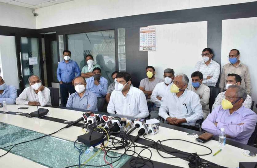 बड़ा फैसला- एक भी संक्रमित मिला तो आठ दिन बंद रहेगा कारखाना बड़ा फैसला- एक भी संक्रमित मिला तो आठ दिन बंद रहेगा कारखाना