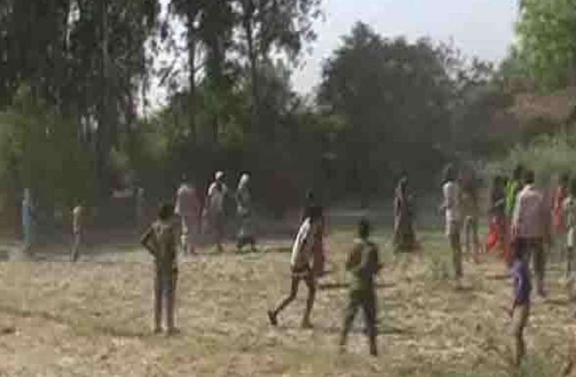 सांप मारने को लेकर दो गांव में जमकर हुआ खूनी संघर्ष सांप मारने को लेकर दो गांव में जमकर हुआ खूनी संघर्ष