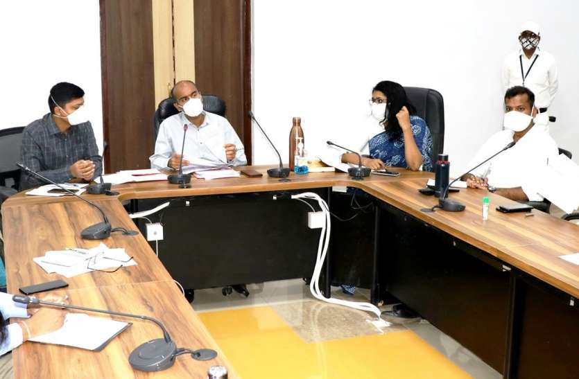अनुपस्थित डॉक्टर्स व स्टाफ पर हो कार्रवाई अनुपस्थित डॉक्टर्स व स्टाफ पर हो कार्रवाई