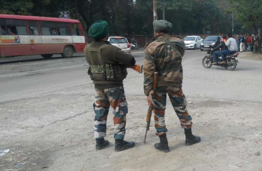 meerut.jpg आतंकी हमले के इनपुट के बाद वेस्ट यूपी में अलर्ट जारी, बॉर्डर के साथ सैन्य क्षेत्र में बढ़ाई सुरक्षा