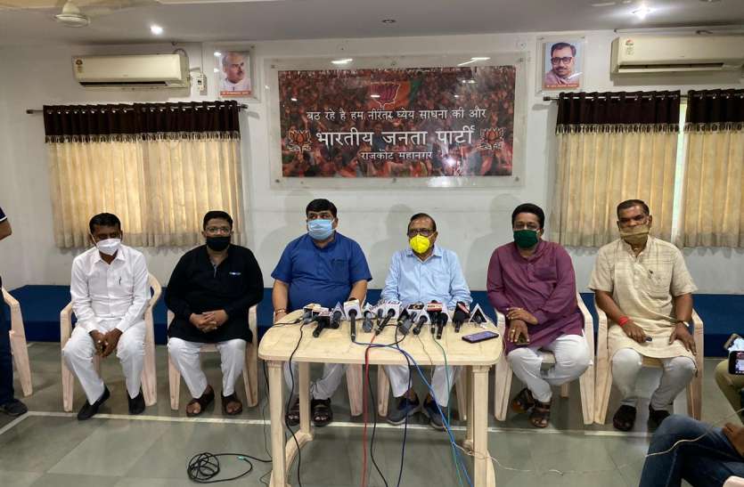 Gujarat: सीएम के अलावा राजकोट जिले से दो मंत्री, इसलिए चौथे को जगह नहीं मिलना स्वाभाविक Gujarat: सीएम के अलावा राजकोट जिले से दो मंत्री, इसलिए चौथे को जगह नहीं मिलना स्वाभाविक
