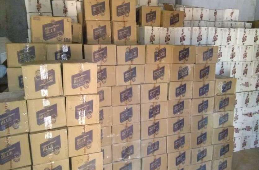 लोगों की जागरुकता से शराब की दुकान में चोरी की वारदात टली लोगों की जागरुकता से शराब की दुकान में चोरी की वारदात टली