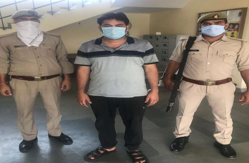 noida.jpg परिवहन विभाग की फर्जी वेबसाइट से चालान भेजकर 20 हजार लोगों को ठगने वाले नटवरलाल गिफ्तार