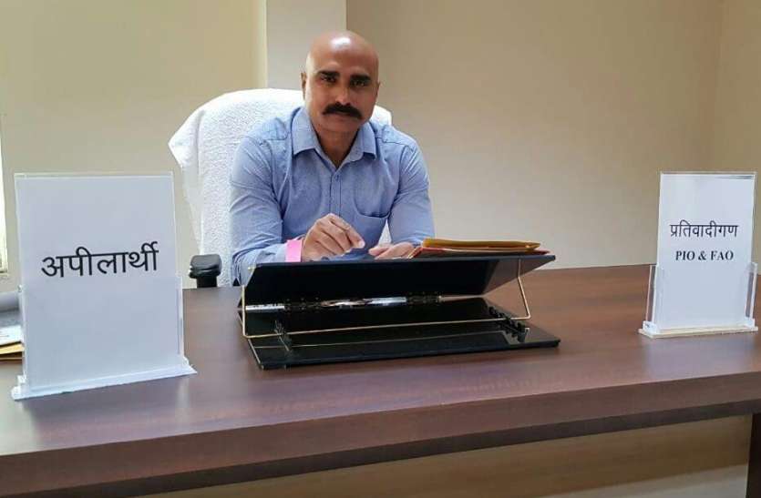 Information Commissioner fined Deputy Director Mineral Deepmala for 1 lk राज्य सूचना आयुक्त राहुल ने उपसंचालक खनिज दीपमाला को थमाया एक लाख के जुर्माने का नोटिस