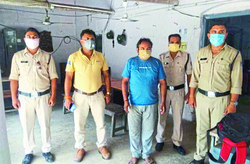 27 लाख रुपए का ऑयल चुराने वाला टैंकर चालक गिरफ्तार 27 लाख रुपए का ऑयल चुराने वाला टैंकर चालक गिरफ्तार