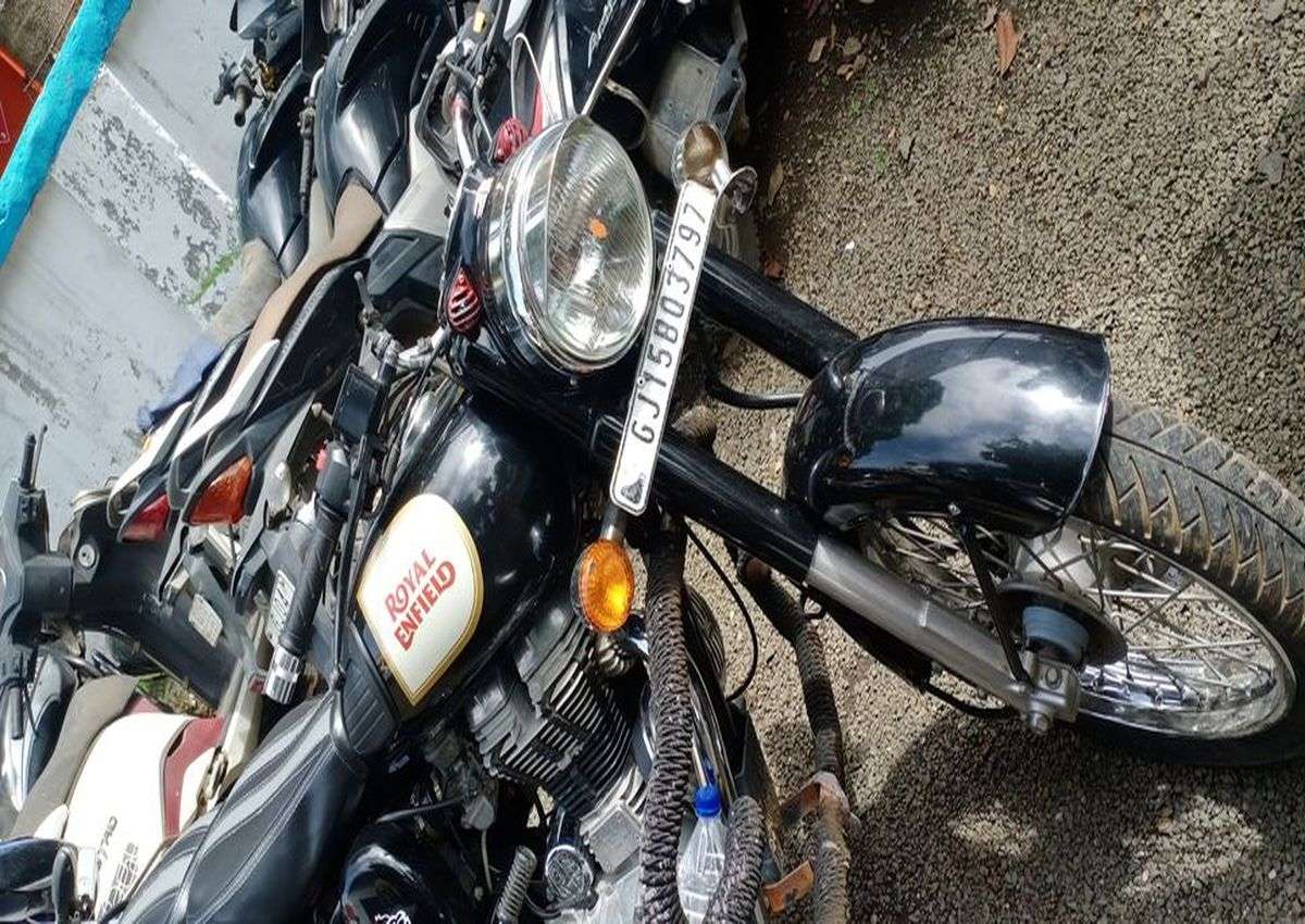 पीएसआई को बाइक से कुचलने का प्रयास