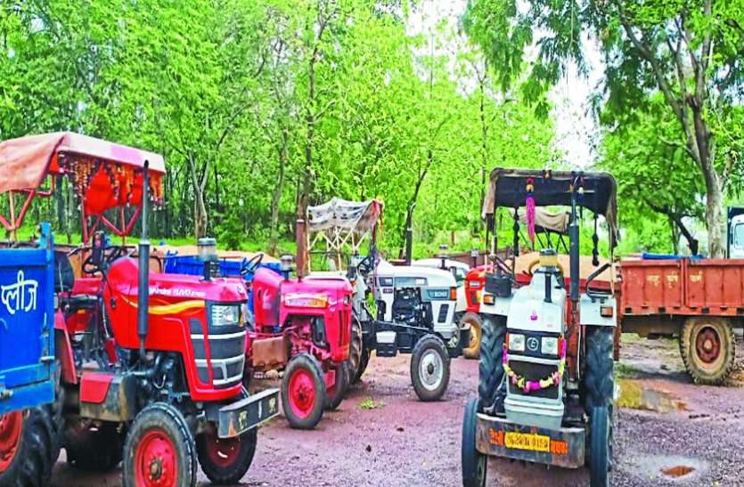 रेत के अवैध परिवहन पर लगाम कसने पुलिस ने चलाया धर-पकड़ अभियान रेत के अवैध परिवहन पर लगाम कसने पुलिस ने चलाया धर-पकड़ अभियान