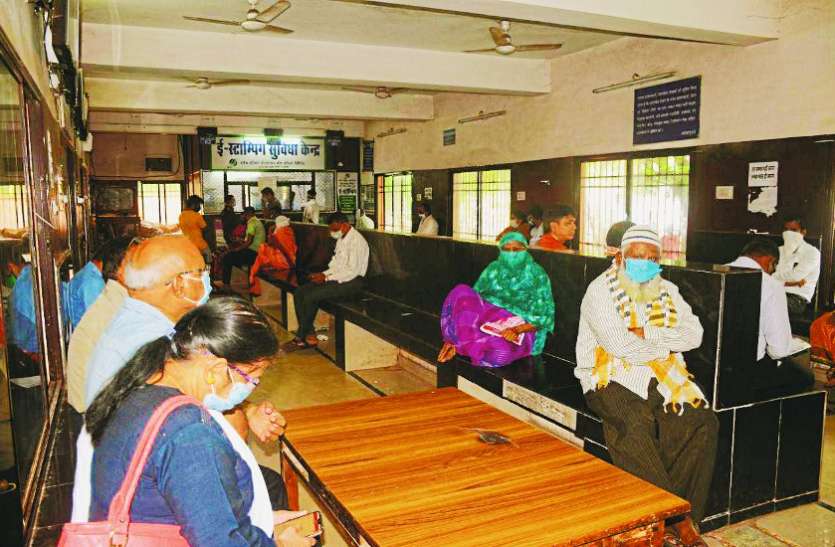 सिर्फ ६० रुपए के चक्कर में प्रदेश में हो रही है जमीन की धोखाधड़ी सिर्फ ६० रुपए के चक्कर में प्रदेश में हो रही है जमीन की धोखाधड़ी