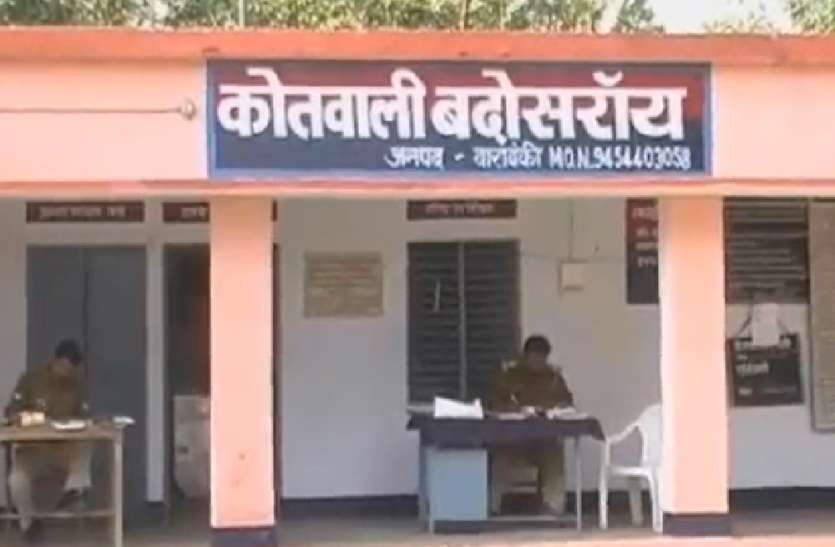 सोते हुए चौकीदार के गर्दन पर चली आरी, अस्पताल ले जाते समय हुई मौत सोते हुए चौकीदार के गर्दन पर चली आरी, अस्पताल ले जाते समय हुई मौत