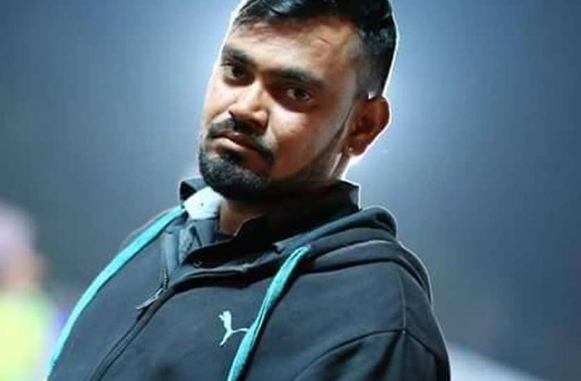 नई चादर खरीदी, फंदा बनाकर लटक गया नई चादर खरीदी, फंदा बनाकर लटक गया