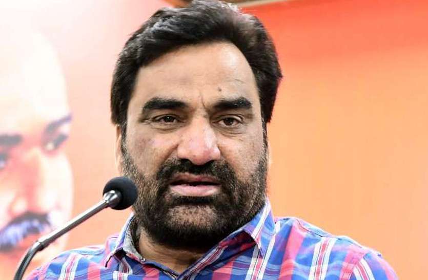 hanuman beniwal letter to pm modi locust attack national disaster टिड्डी को राष्ट्रीय आपदा घोषित करने की मांग को लेकर सांसद बेनीवाल ने पीएम मोदी को लिखा पत्र