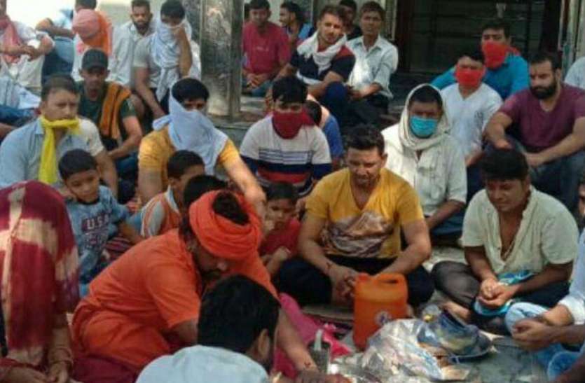 conversion पूर्वजों को औरंगजेब ने मुस्लिम बनाया था, अब बन गए हिन्दू