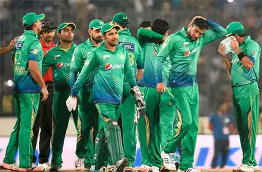 Pakistan team in crisis सात और खिलाड़ियों के Corona संक्रमित पाए जाने के बाद PCB की जनता से अपील, सरकारी निर्देशों को मानें