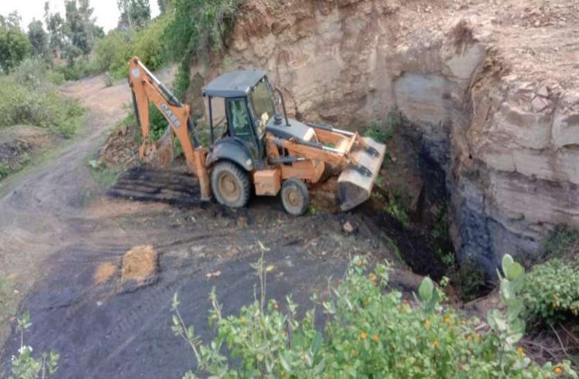 Mafia built 8 tunnels for coal mining कोयला खनन के लिए माफिया ने बना ली थी 8 सुरंगें